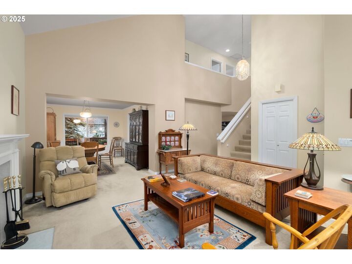 Property Photo: 5007 SW Canterbury Ln OR 97219