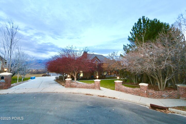 Property Photo: 1290 N Valley Ridge Drive UT 84032