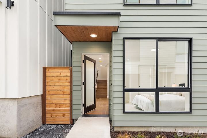 Property Photo:  4422  1st Avenue NE B  WA 98105 