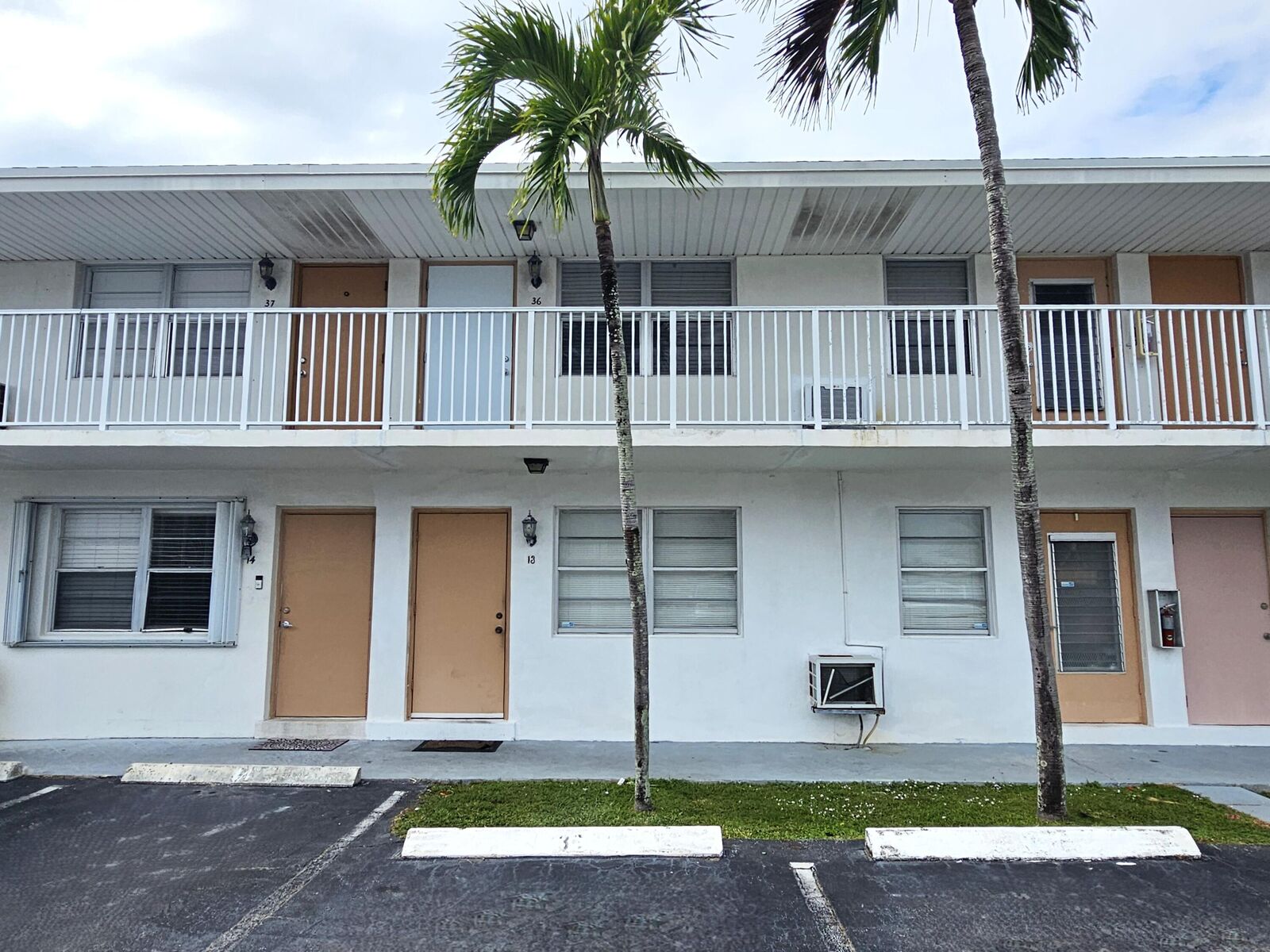 Property Photo: 810 Lake Shore Drive 14 FL 33403