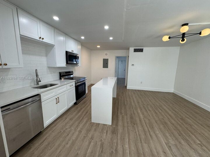 Property Photo:  1720 Cleveland St 110W  FL 33020 