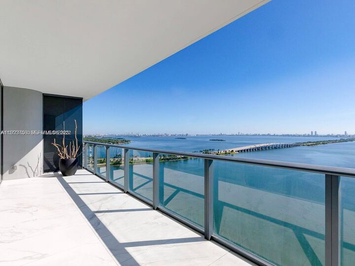 Property Photo: 3131 NE 7th Ave 2702 FL 33137