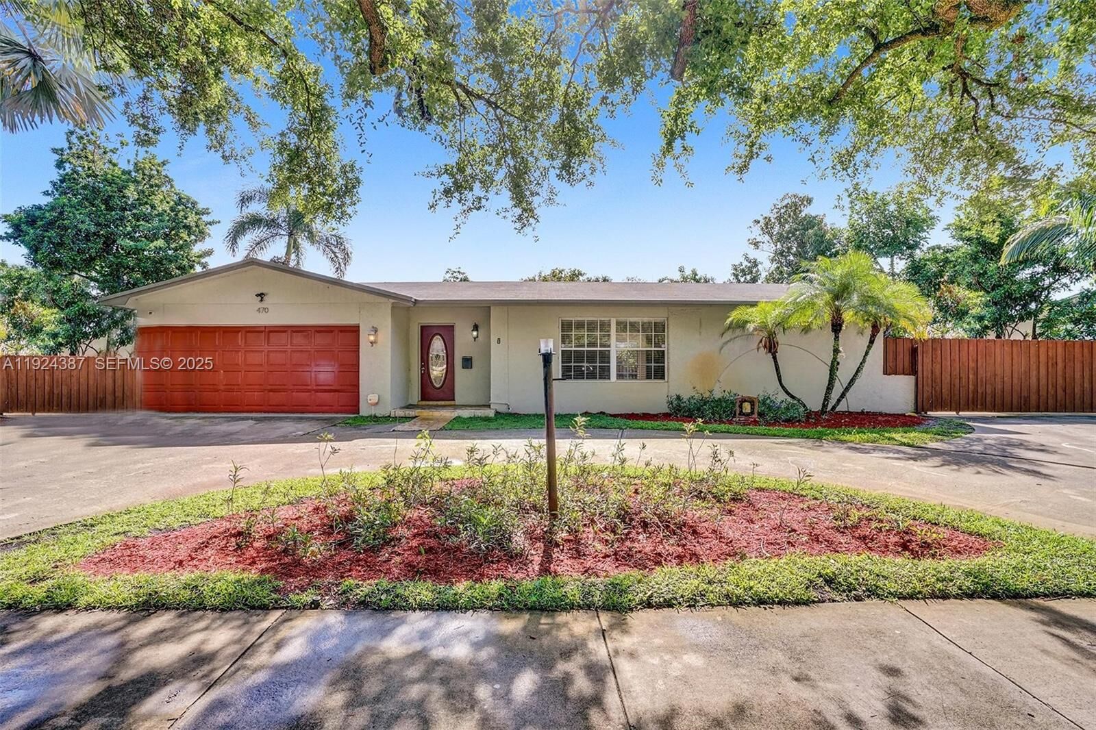 Property Photo: 470 NW 46th Ave FL 33317