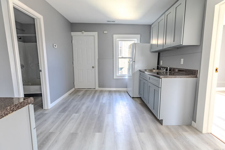 Property Photo: 247 Washington Street 3S CT 06051