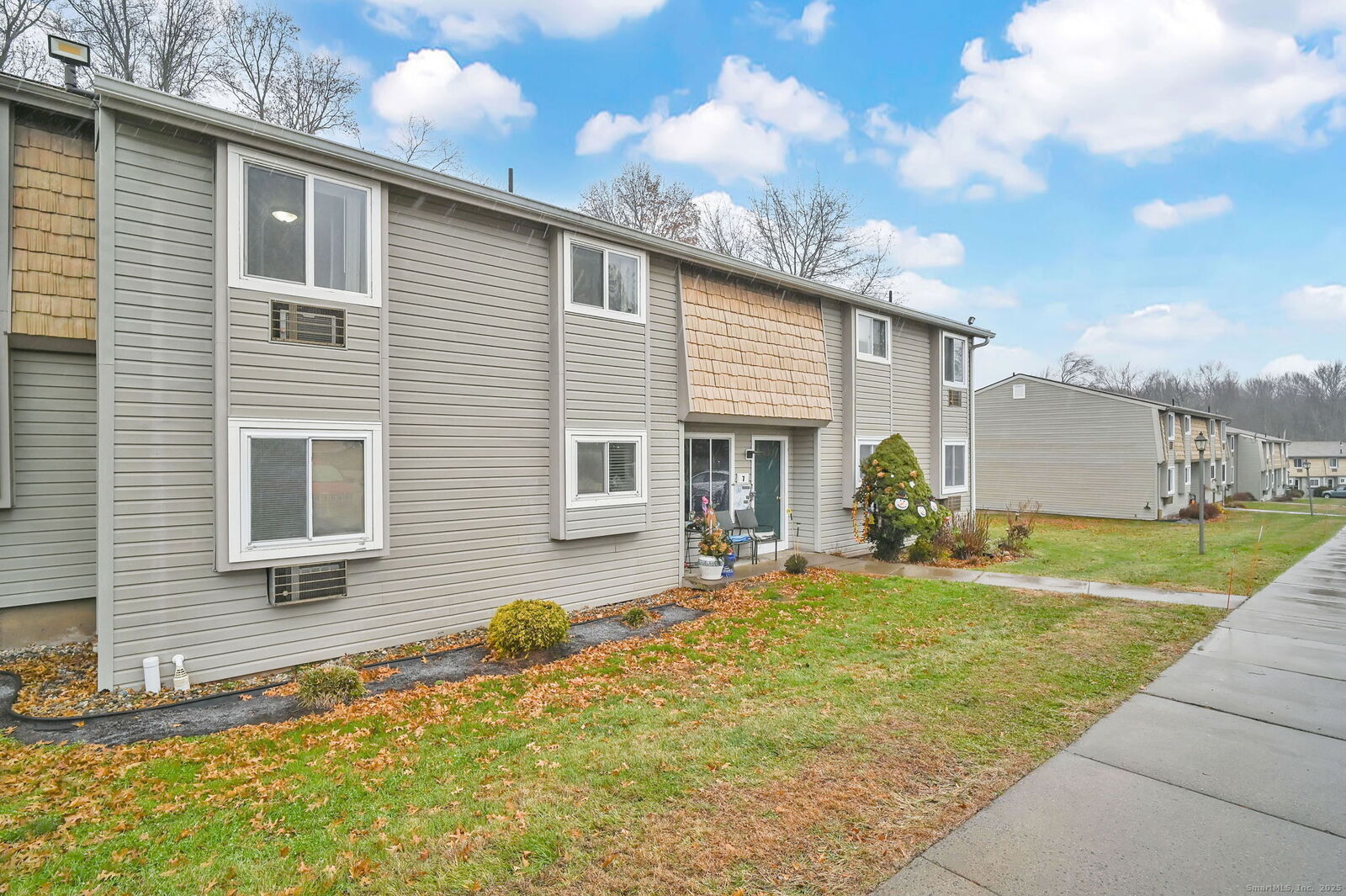 Property Photo:  7 Carillon Drive Apt C  CT 06067 