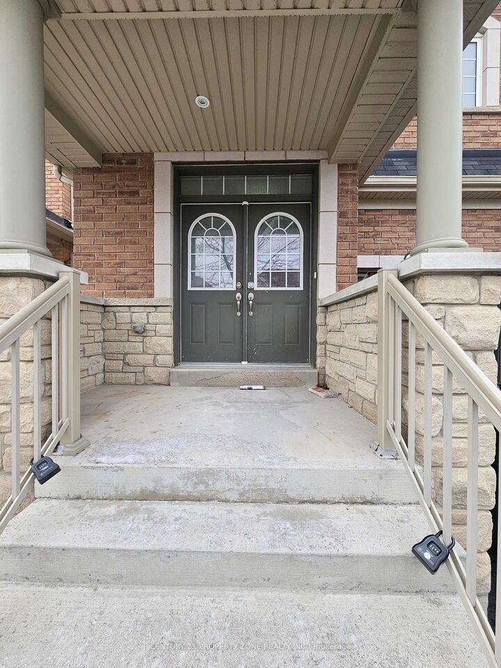 42 Loftsmoor Drive Upper Unit  Brampton ON L6R 3R7 photo