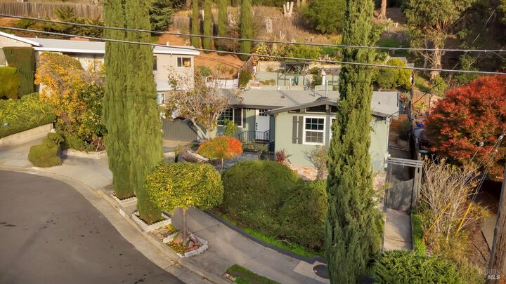 Property Photo:  7810 Sanford Street  CA 94605 