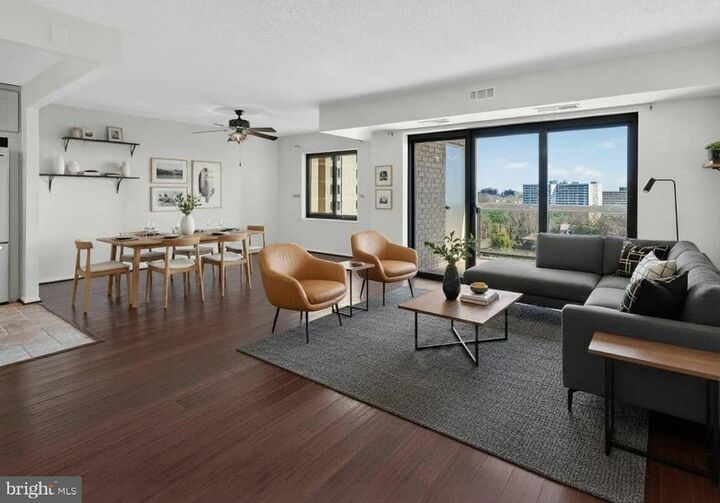 Property Photo: 307 Yoakum Parkway 821 VA 22304