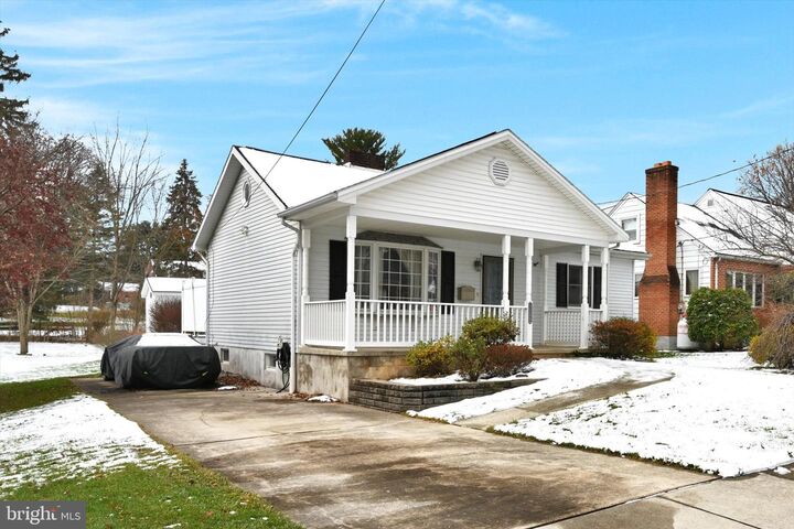 Property Photo: 1308 Oak Lane PA 17070