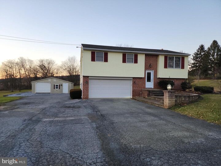 2284 N Penryn Road  Manheim PA 17545 photo