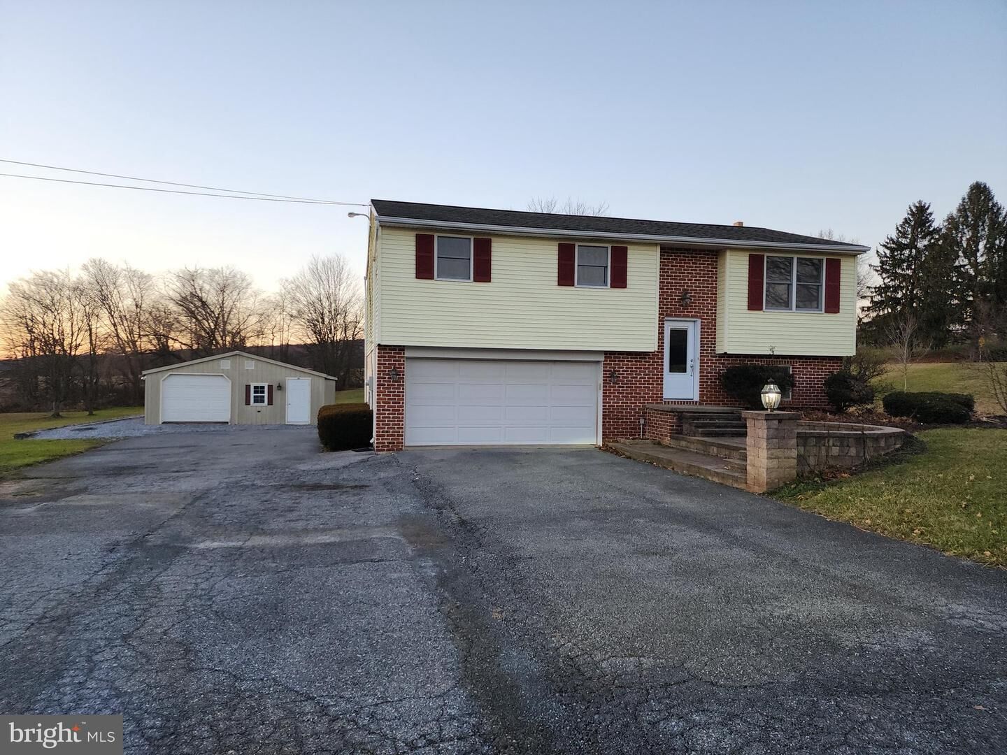 Property Photo:  2284 N Penryn Road  PA 17545 
