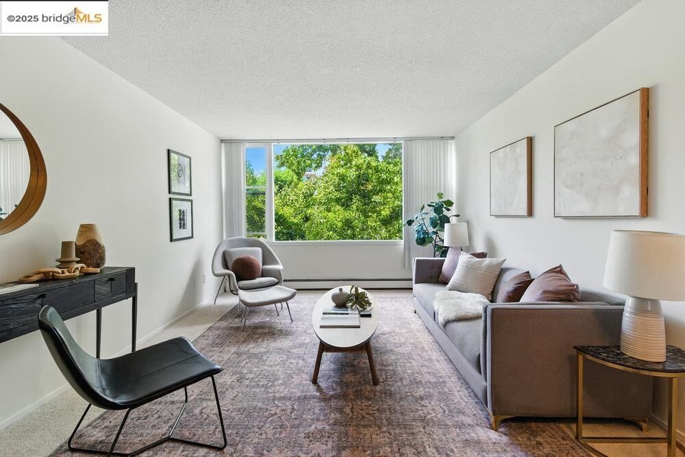 Property Photo: 2601 College Ave 203 CA 94704