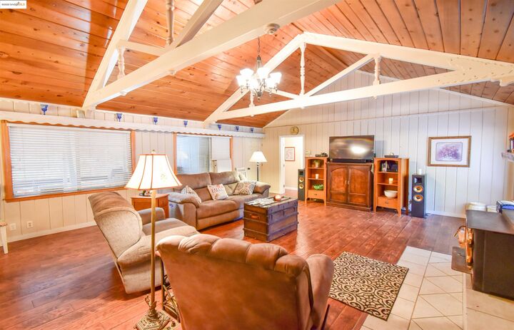 Property Photo: 20705 Muheli Rd CA 95346