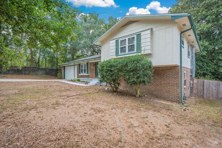 Property Photo: 2401 Roberts Drive FL 32578
