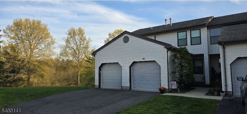 Property Photo: 822 Poplar Ct NJ 08822