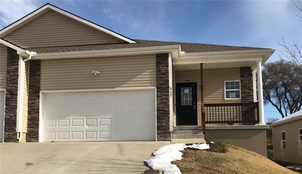 Property Photo: 4737 S Union Avenue MO 64055