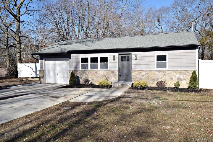 371 Oceanside Street  Islip Terrace NY 11752 photo