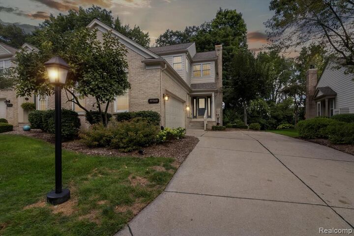 39568 Dun Rovin Drive  Northville MI 48168 3475 photo