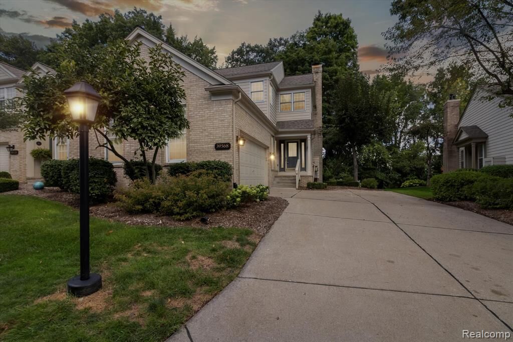 Property Photo:  39568 Dun Rovin Drive  MI 48168 3475 