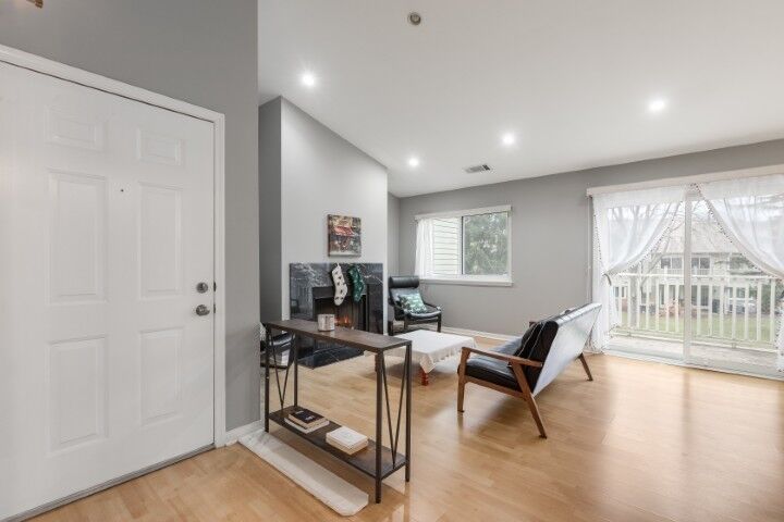 Property Photo: 1500 Canbury Court B2 IL 60090