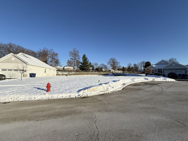 Property Photo:  27 Lake Vista Court  IL 60046 