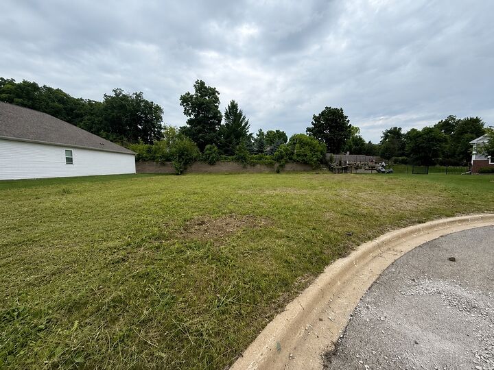 Property Photo: 27 Lake Vista Court IL 60046