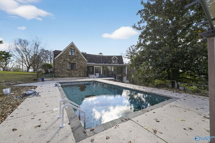 Property Photo: 2710 Hilltop Circle AL 35904