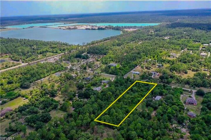 Property Photo: 2nd St SE FL 34117