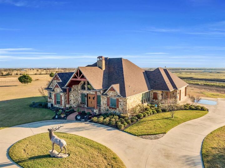 Property Photo:  217 Hunter Pass  TX 75165 