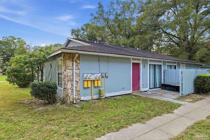 6831 Tiki Ln  Pensacola FL 32503 photo