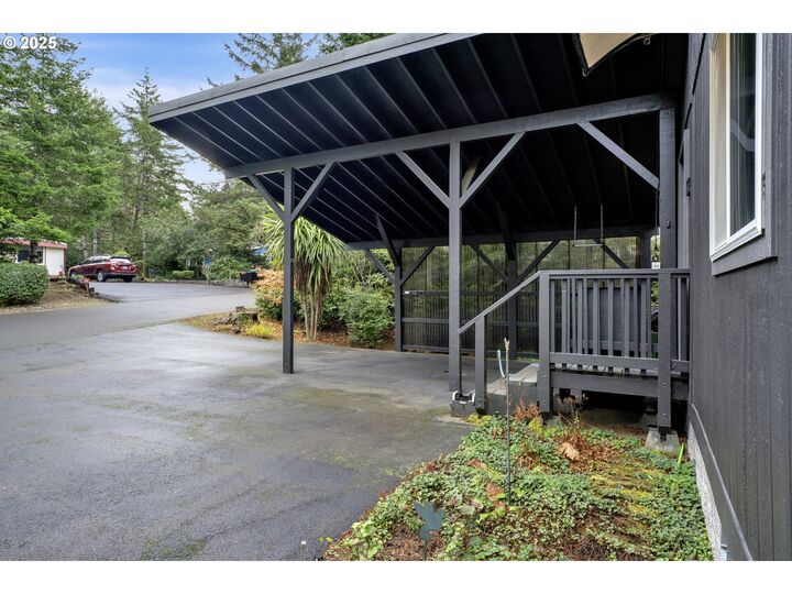 Property Photo:  1600 Rhododendron Dr 150  OR 97439 