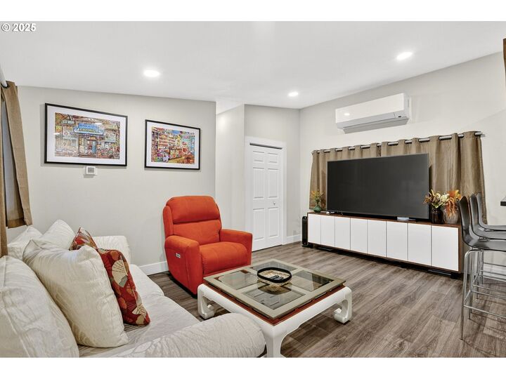 Property Photo: 25297 E Welches Rd 45 OR 97067