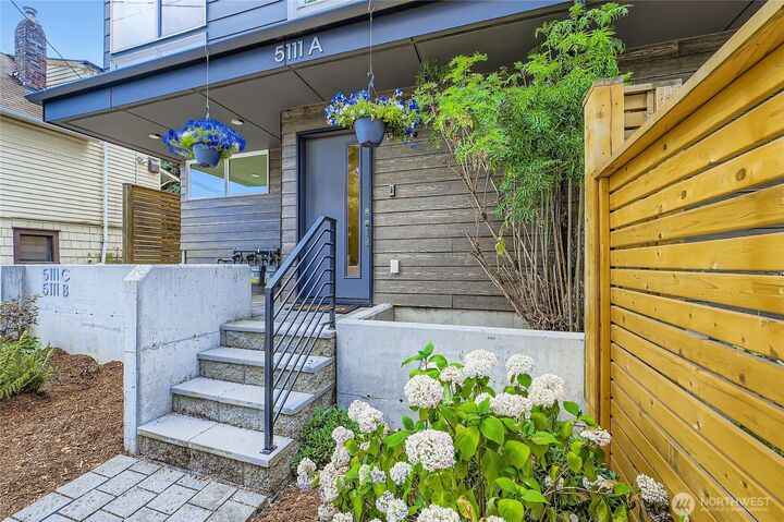 Property Photo:  5111 NE Ravenna Ave A  WA 98105 