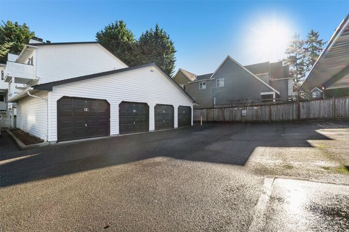 Property Photo: 11419 SE 258th St F302 WA 98030