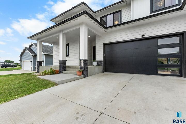 Property Photo:  3504 E Broken Arrow St  SD 57103 