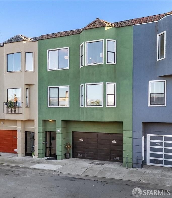 Property Photo: 52 Jennings Court CA 94124