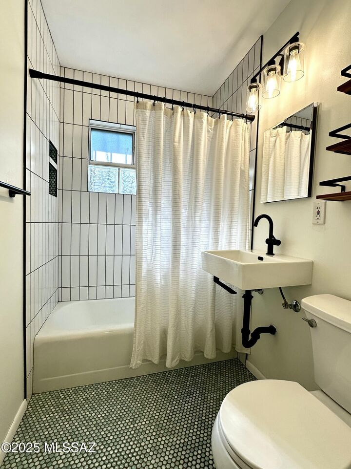 Property Photo:  1404 E Spring Street  AZ 85719 