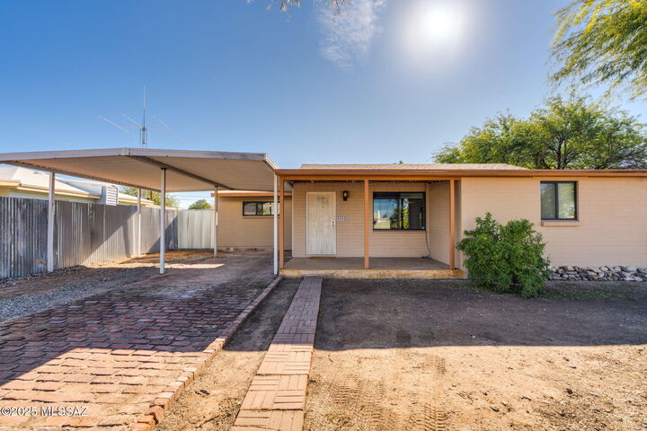 Property Photo:  1002 E Simmons Street  AZ 85719 