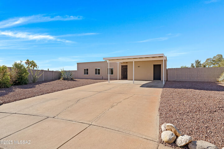 Property Photo:  2931 W Treeline Place  AZ 85741 