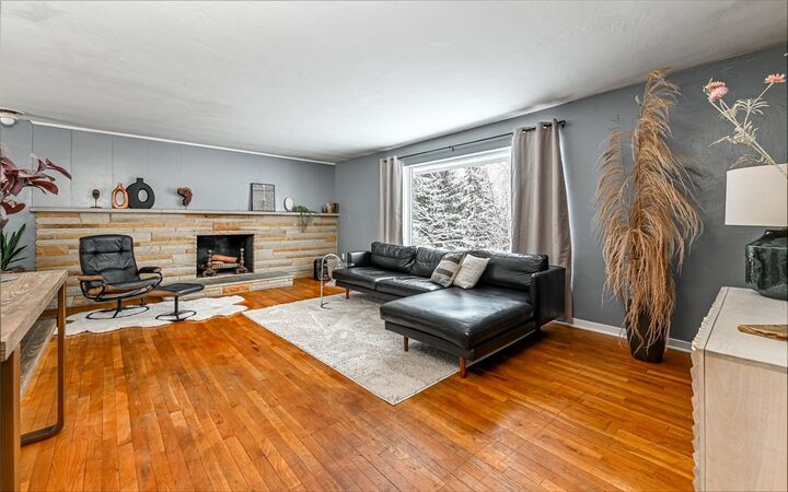 Property Photo:  1962 Shady Oak Dr  PA 15101 