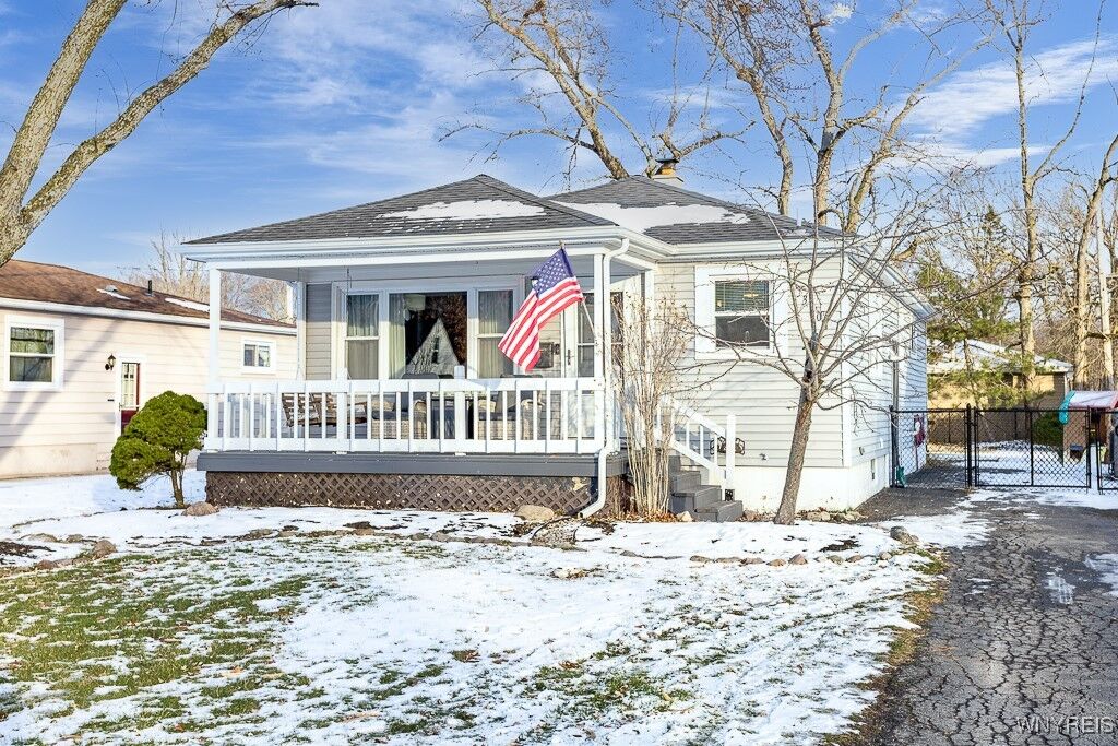 Property Photo: 3301 Wallace Drive NY 14072