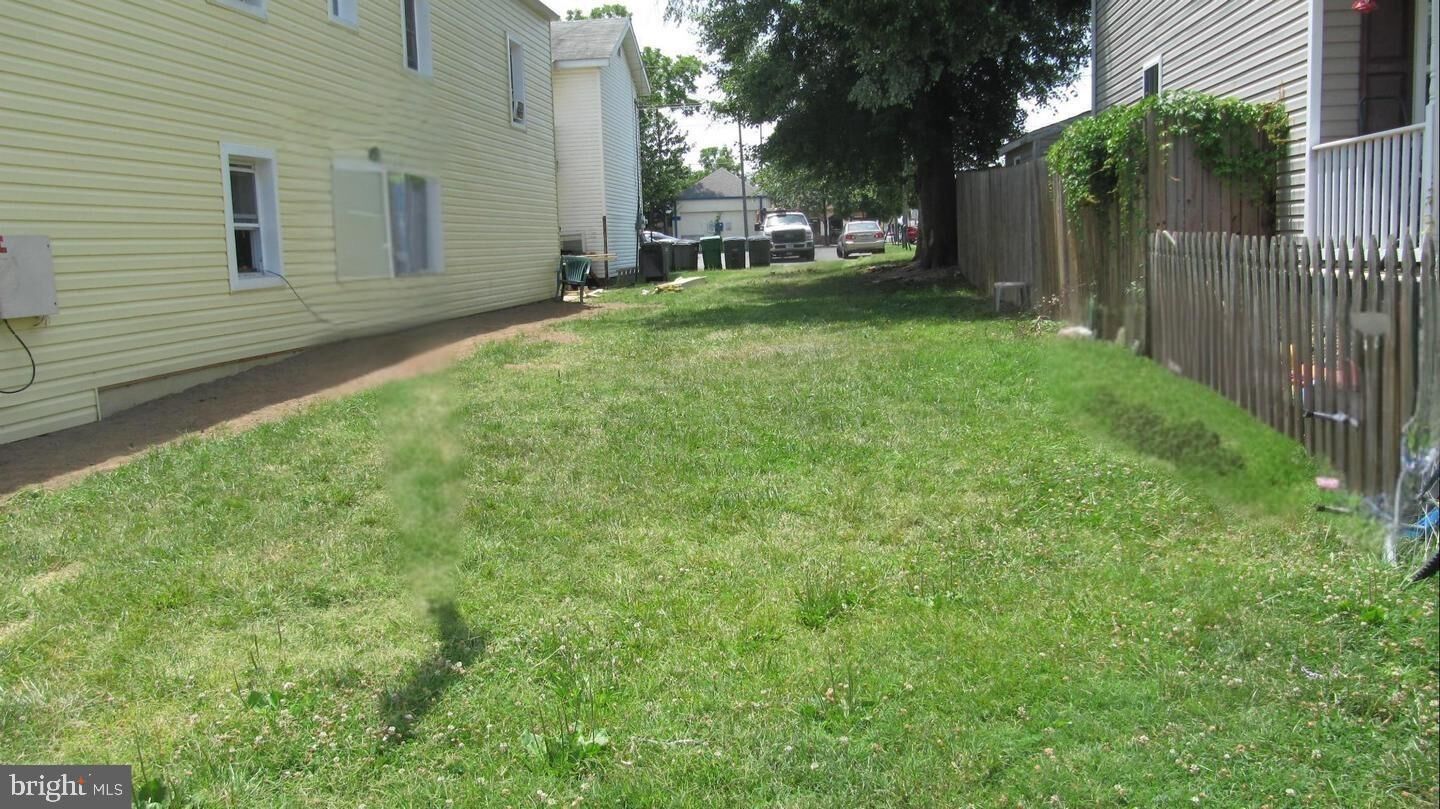 Property Photo: 290 4th Avenue VA 22134