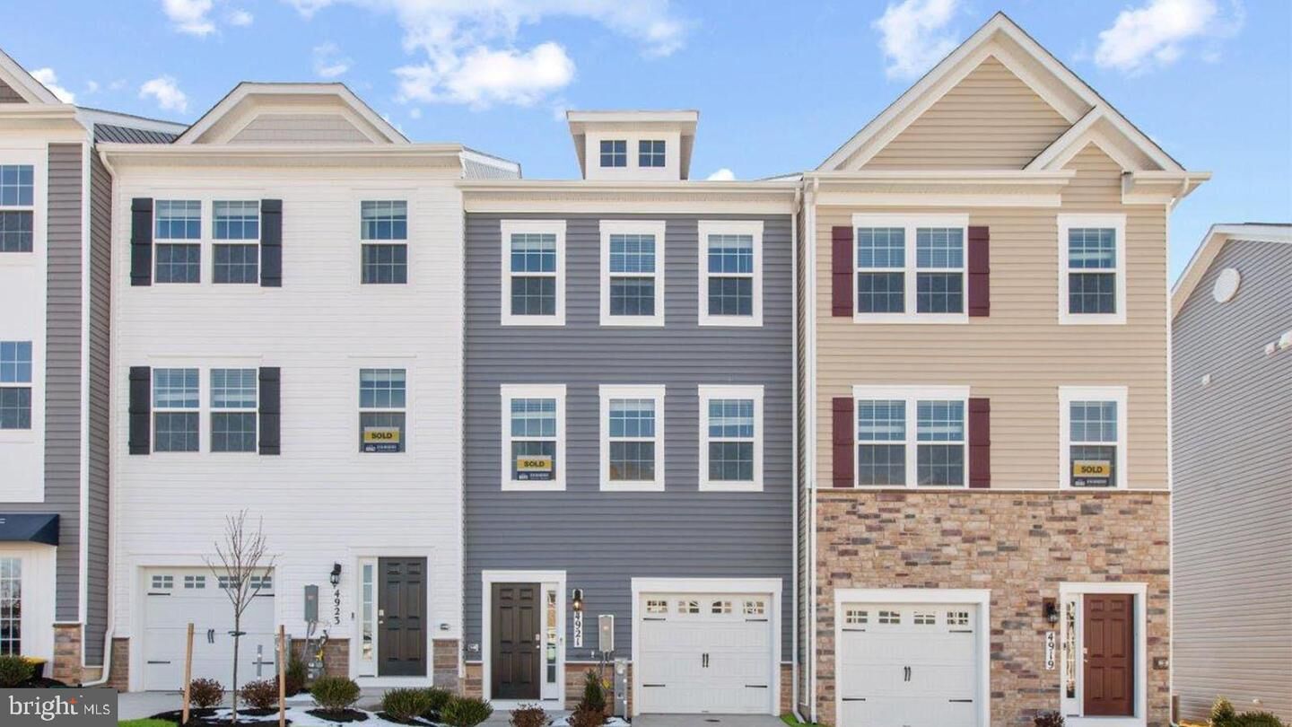 Property Photo: 5015 Silver Oak Drive MD 21237