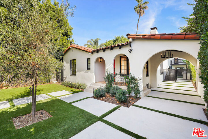 Property Photo: 318 N Huntley Dr CA 90048