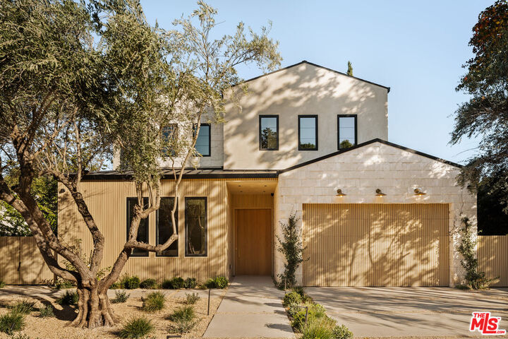 Property Photo: 4724 Halbrent Ave CA 91403