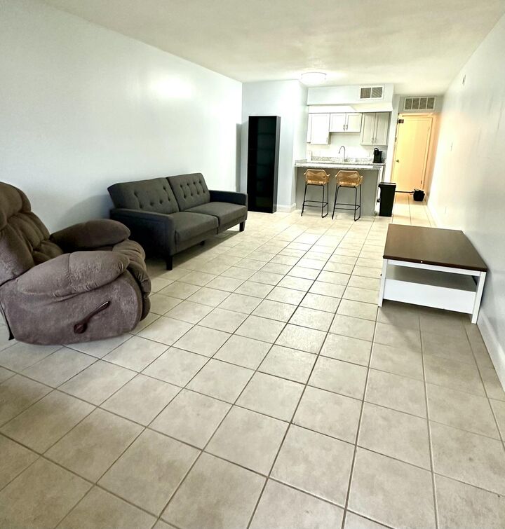 Property Photo: 210 Pelham Road 208C FL 32547