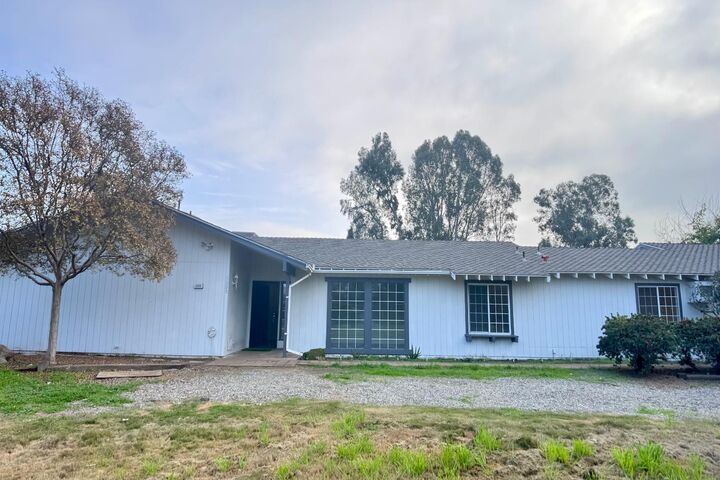 Property Photo: 5205 W Lamona Avenue CA 93722