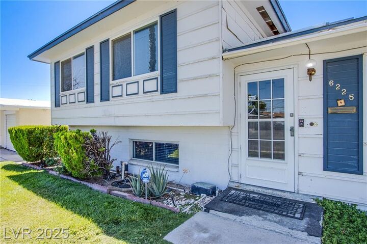 Property Photo: 6225 Arlington Avenue NV 89107