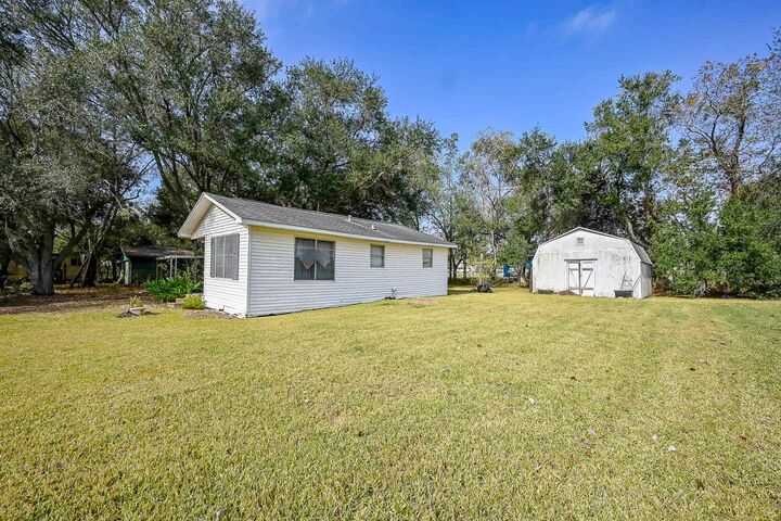 Property Photo:  5905 Willow Drive  TX 77584 