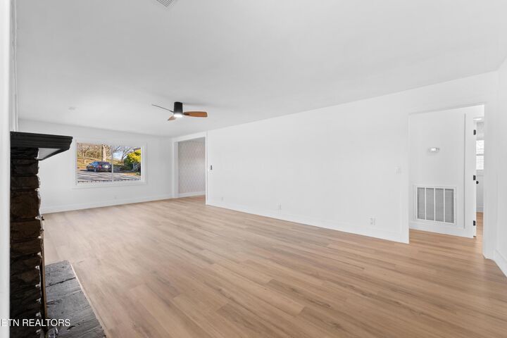 Property Photo: 704 W Emory Rd TN 37849